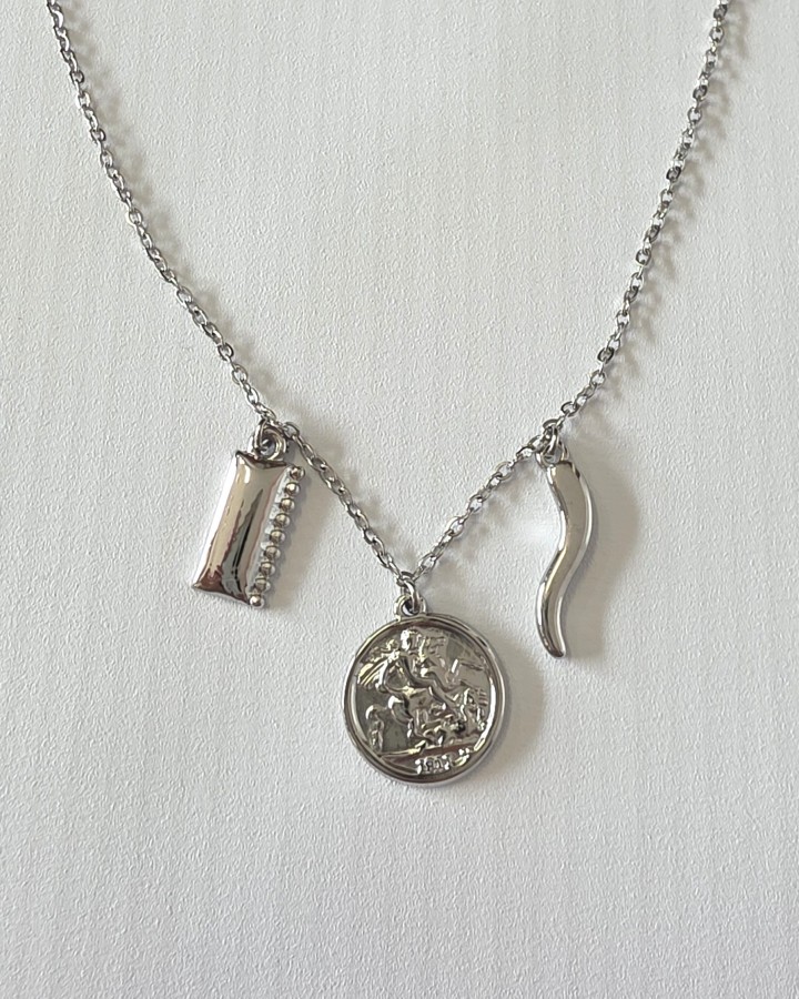 COLLAR CON CHARM DE MONEDA - ACERO INOXIDABLE