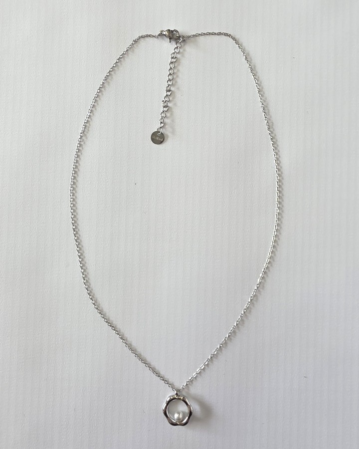 COLLAR CADENA FINA CÍRCULO IRREGULAR CON PERLA - ACERO INOXIDABLE