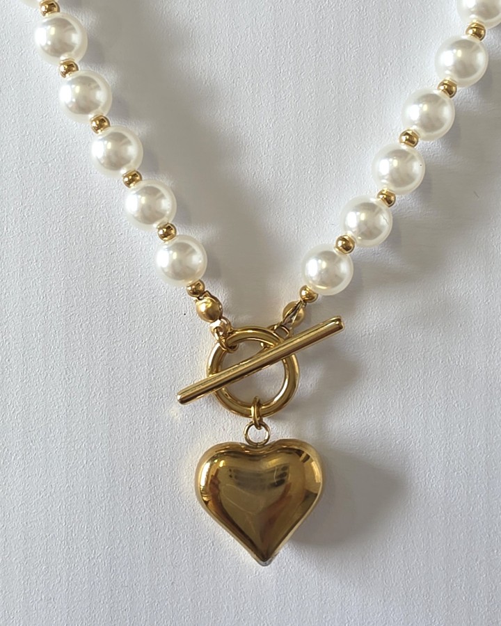 COLLAR PERLAS CON CHARM DE CORAZÓN - ACERO INOXIDABLE