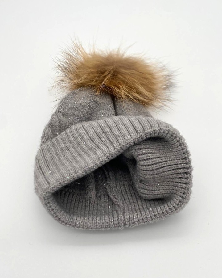 GORRO DE PUNTO CON BRILLANTES