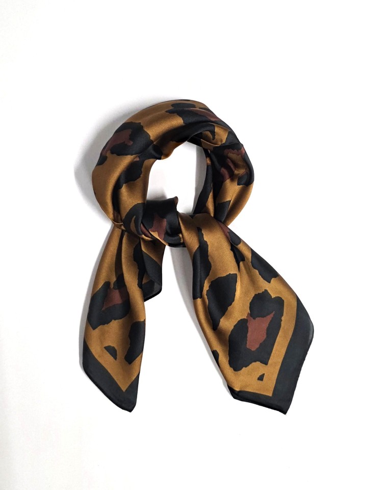 PAÑUELO CUADRADO ANIMAL PRINT