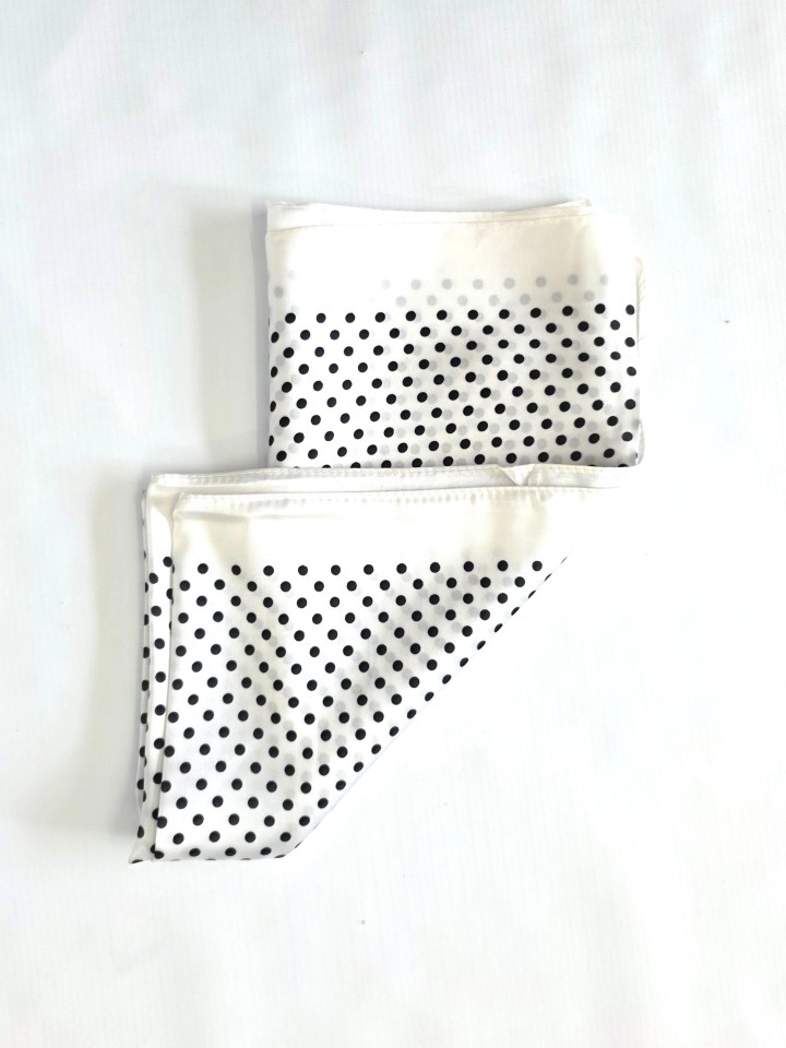 PAÑUELO CUADRADO TOPOS