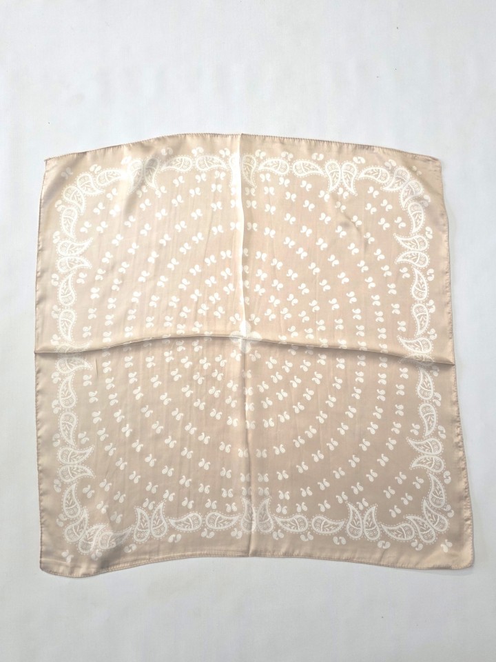 PAÑUELO CUADRADO ESTAMPADO