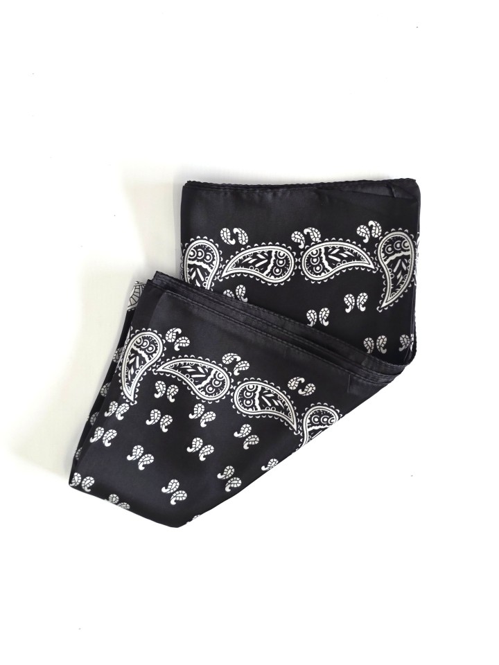 PAÑUELO CUADRADO ESTAMPADO