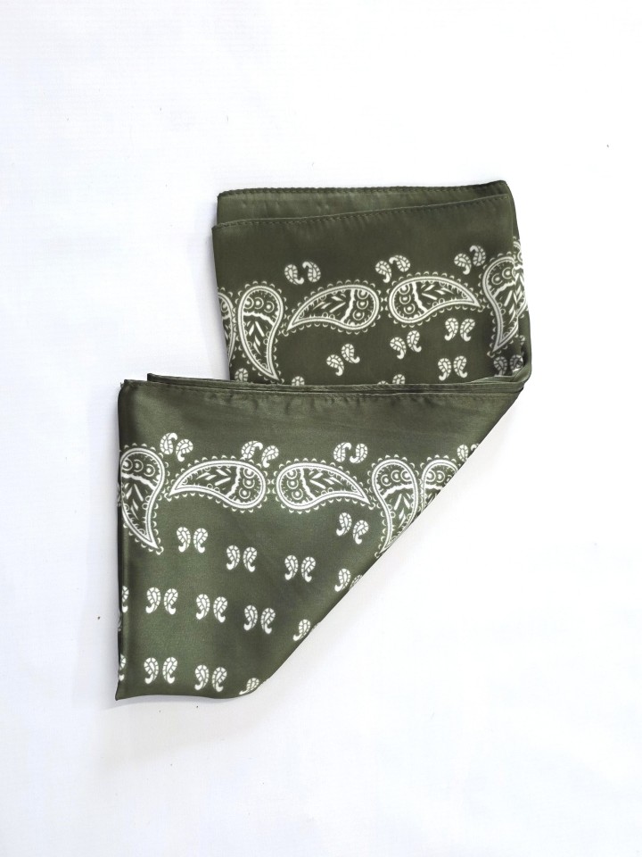 PAÑUELO CUADRADO ESTAMPADO