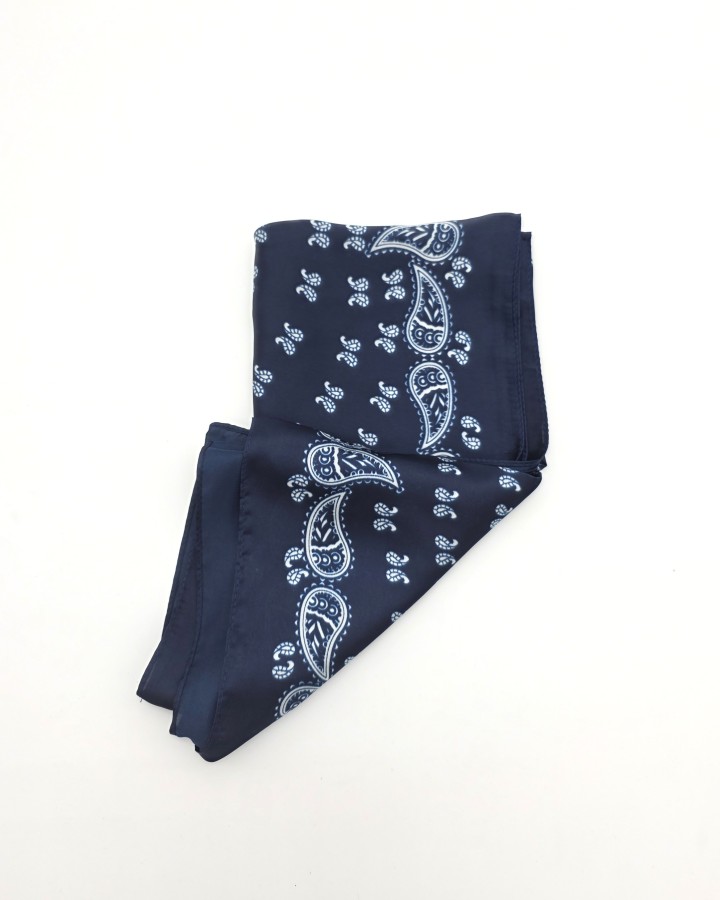 PAÑUELO CUADRADO ESTAMPADO