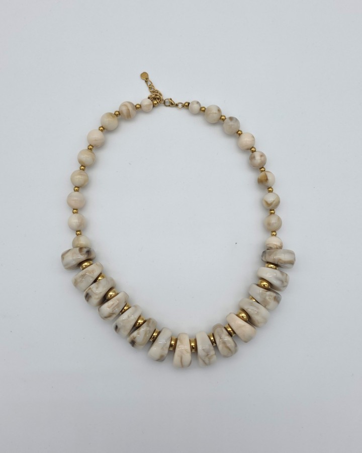 COLLAR DE RESINA EFECTO AMARMOLADO