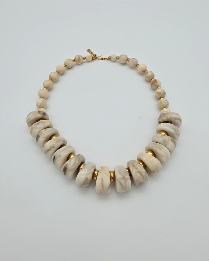 COLLAR DE RESINA EFECTO AMARMOLADO