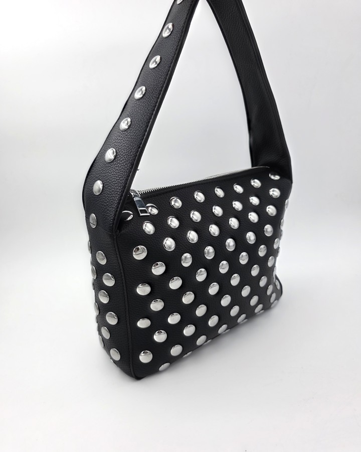 BOLSO DE HOMBRO CON TACHUELAS