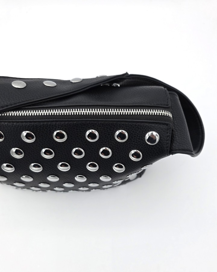 BOLSO DE HOMBRO CON TACHUELAS