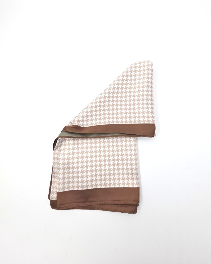 PAÑUELO CUADRADO EFECTO PATA DE GALLO