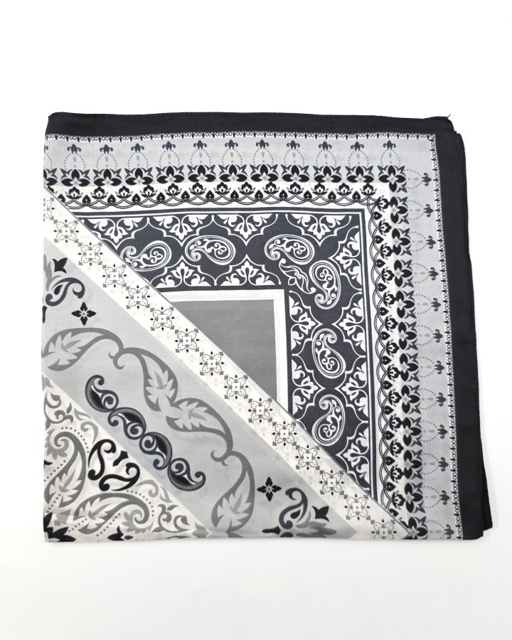 PAÑUELO CUADRADO ESTAMPADO