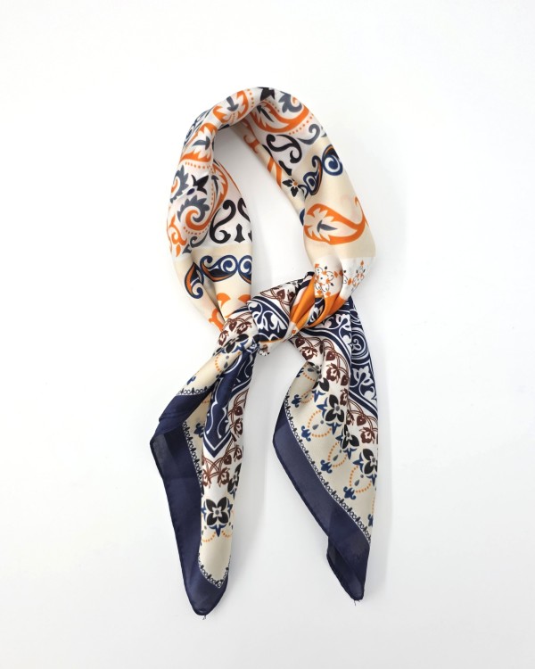 PAÑUELO CUADRADO ESTAMPADO