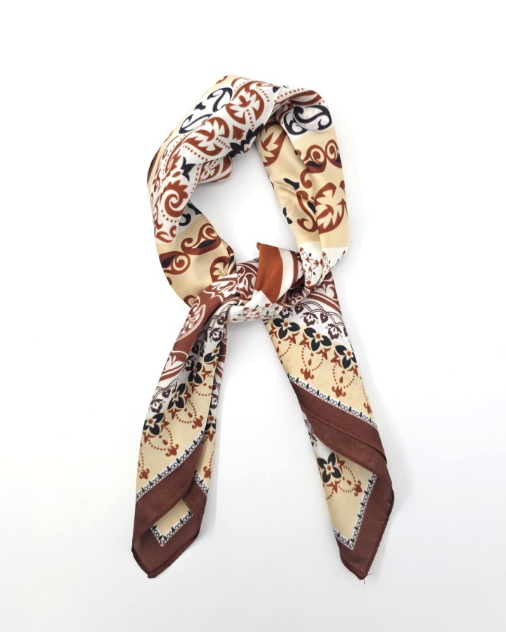 PAÑUELO CUADRADO ESTAMPADO