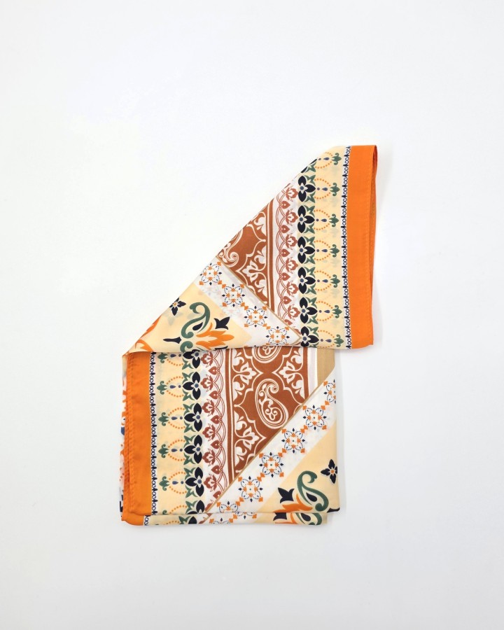 PAÑUELO CUADRADO ESTAMPADO