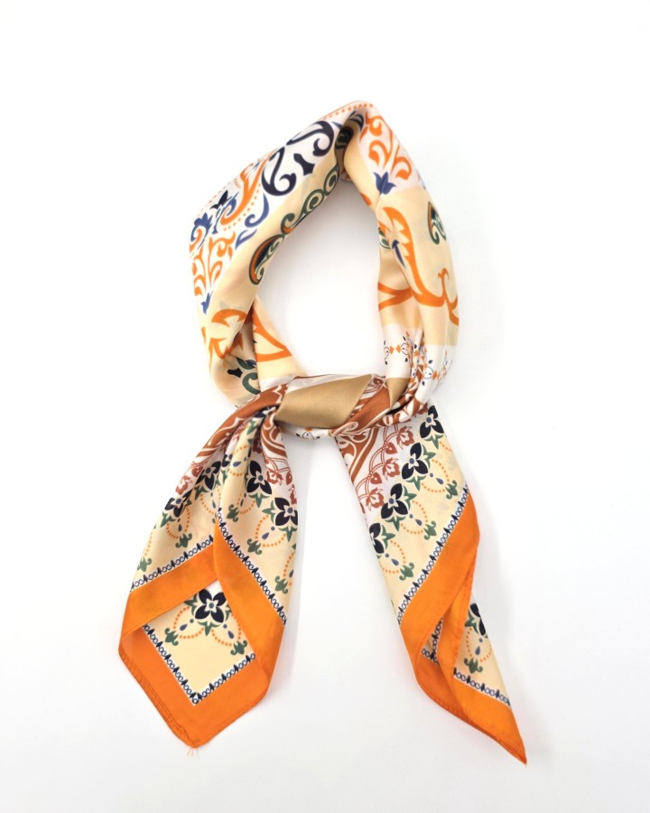 PAÑUELO CUADRADO ESTAMPADO