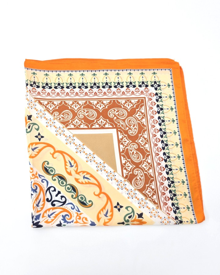 PAÑUELO CUADRADO ESTAMPADO