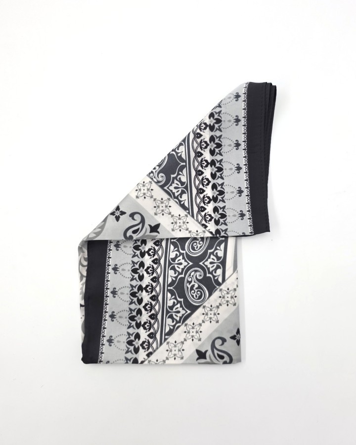 PAÑUELO CUADRADO ESTAMPADO