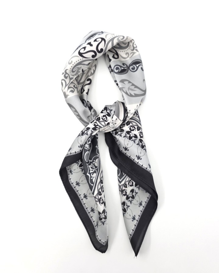 PAÑUELO CUADRADO ESTAMPADO