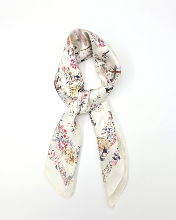 PAÑUELO CUADRADO FLORAL