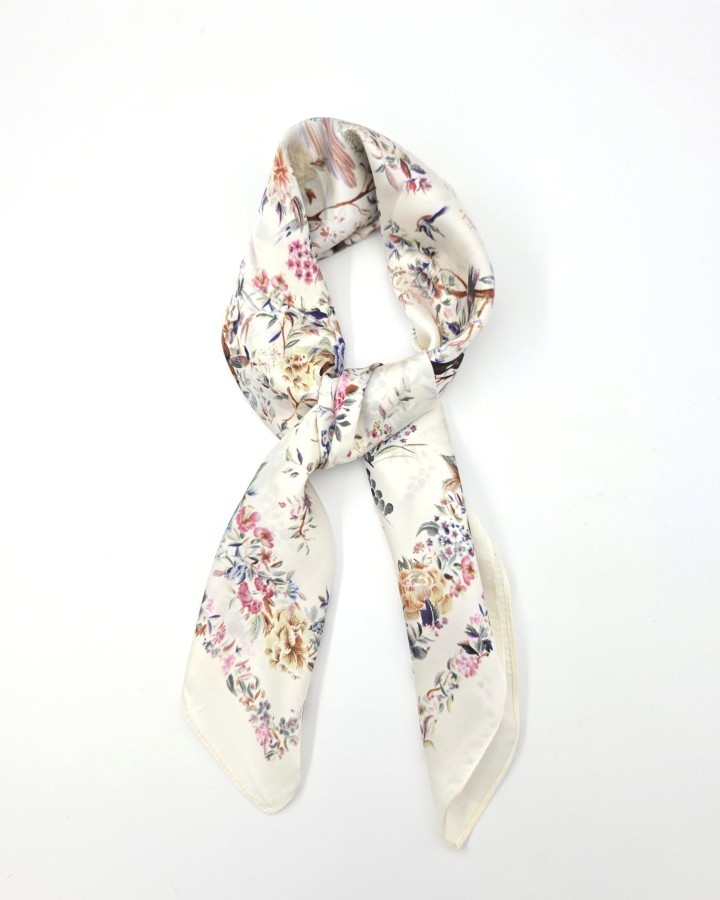 PAÑUELO CUADRADO FLORAL