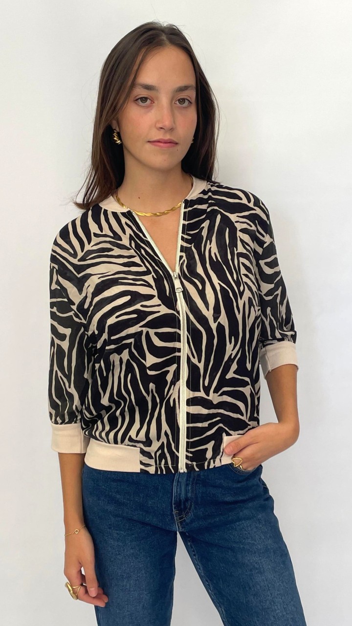 CHAQUETA BOMBER ESTAMPADA