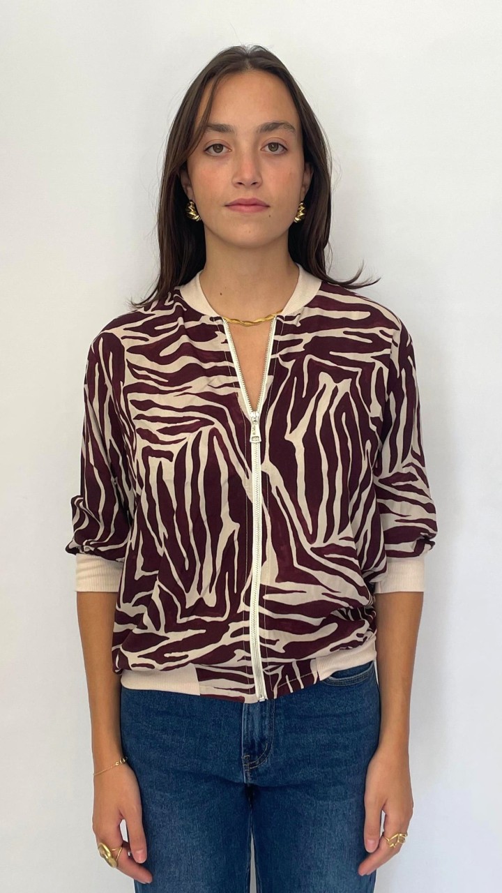 CHAQUETA BOMBER ESTAMPADA