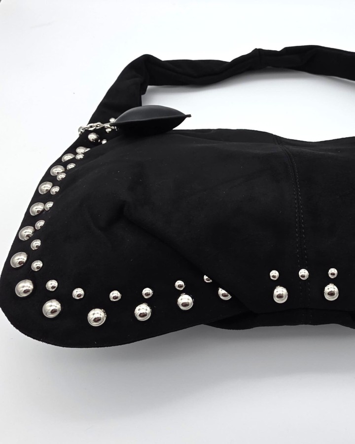 BOLSO DE HOMBRO EFECTO PIEL CON TACHUELAS