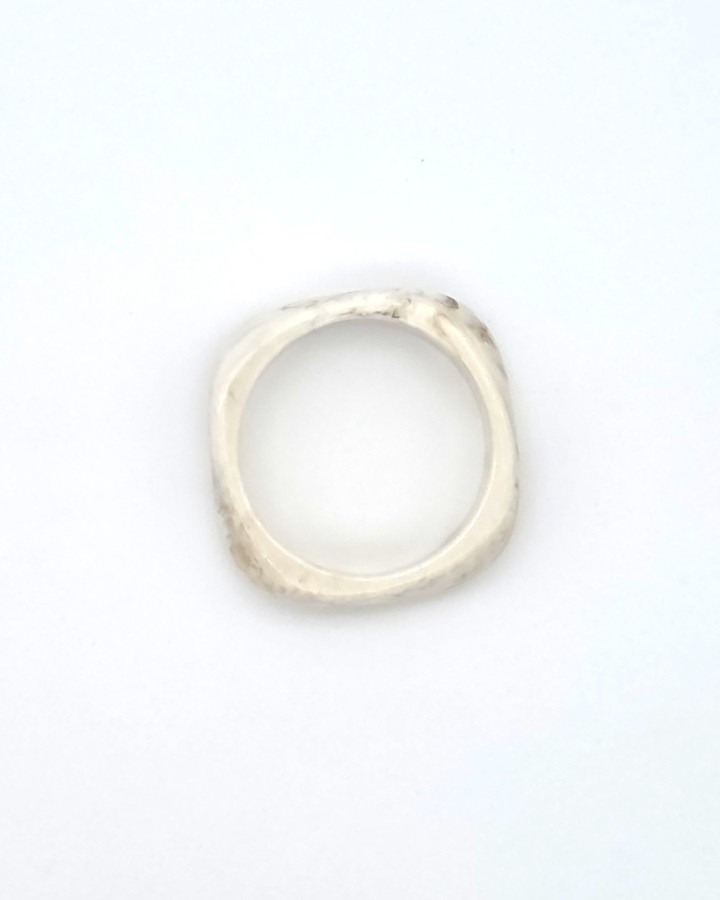 PULSERA RÍGIDA CON EFECTO AMARMOLADO