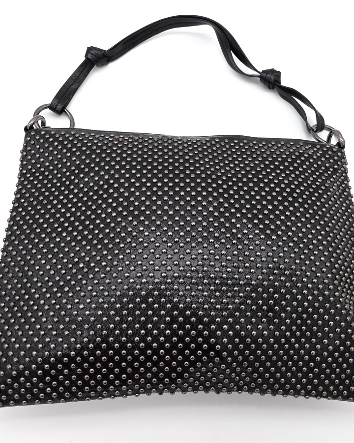 BOLSO DE HOMBRO CON TACHUELAS