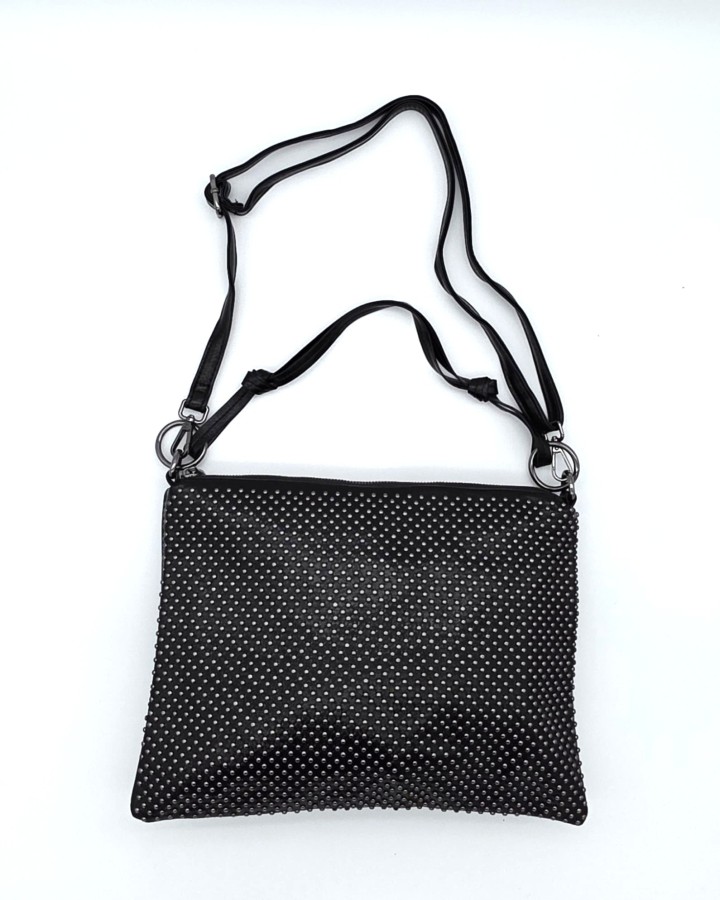 BOLSO DE HOMBRO CON TACHUELAS