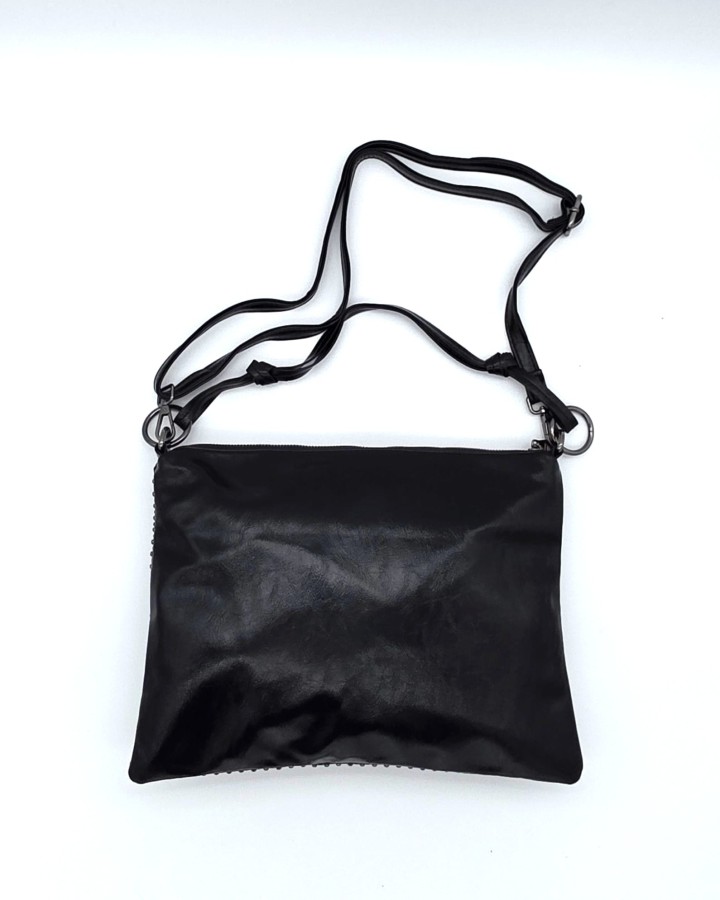 BOLSO DE HOMBRO CON TACHUELAS