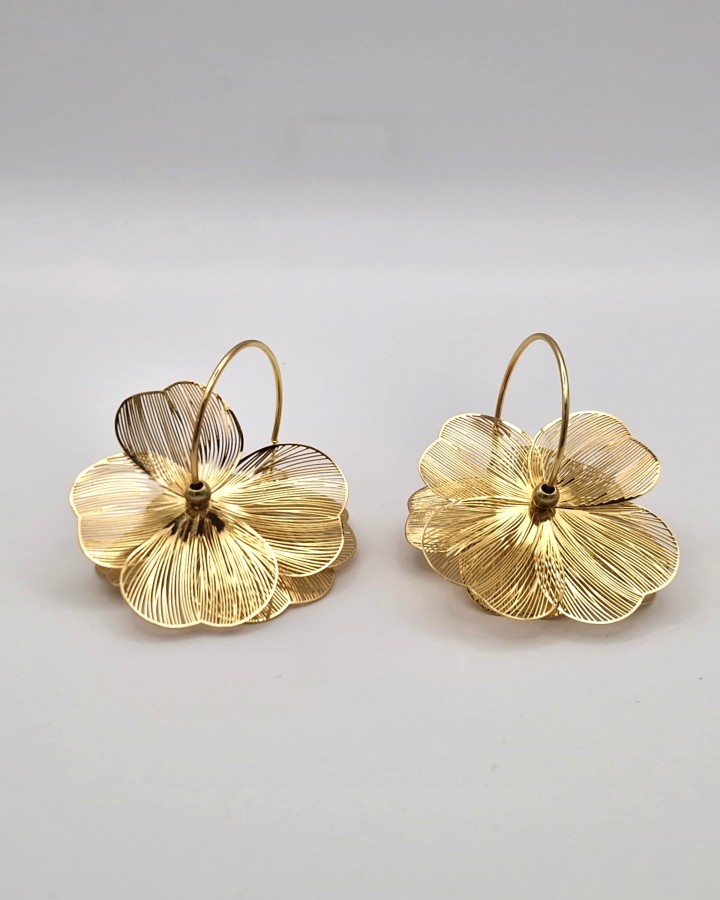 AROS CON PÉTALOS DORADOS