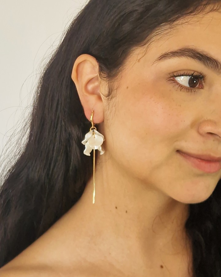 AROS PÉTALOS FLOR BLANCA